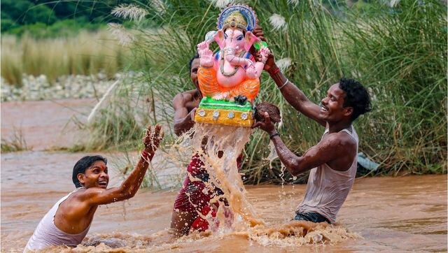 Mumbai: More than 60,000 Ganesh idols immersed in a day Mumbai: More than 60,000 Ganesh idols immersed in a day