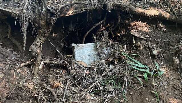 #WATCH: Jammu and Kashmir Police destroy IED weighing 35 kg recovered in Srinagar's Khanmoh #WATCH: Jammu and Kashmir Police destroy IED weighing 35 kg recovered in Srinagar's Khanmoh