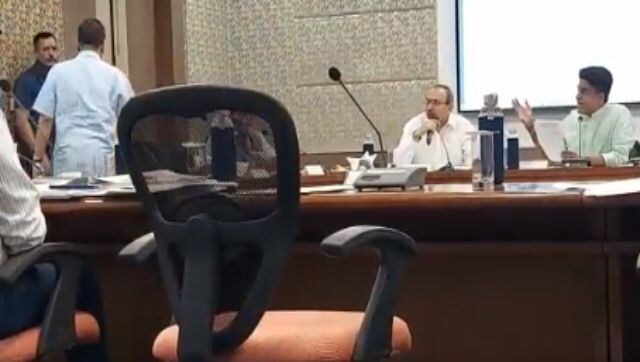 Fund and Games: Watch why Arvind Kejriwal fled from a meeting