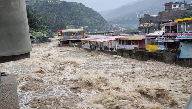 Pakistan infested with asthma, skin disease, diarrhoea as 'uncontrollable' floods wreak havoc Pakistan infested with asthma, skin disease, diarrhoea as 'uncontrollable' floods wreak havoc