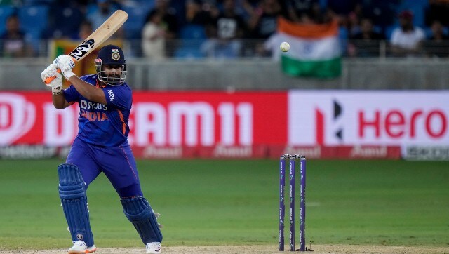 T20 World Cup: Ravi Shastri wants India to stick with 'X-factor' Rishabh Pant instead of Dinesh Karthik against England T20 World Cup: Ravi Shastri wants India to stick with 'X-factor' Rishabh Pant instead of Dinesh Karthik against England