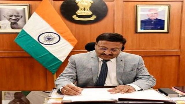 CEC Rajiv Kumar writes to law ministry, seeks cap on cash donation to political parties