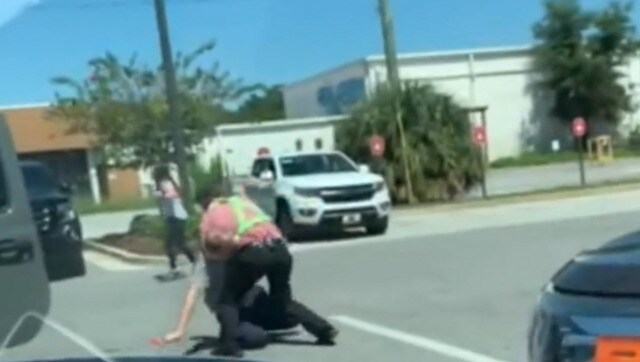 A worker saves mother with baby from carjacking; internet showers praise