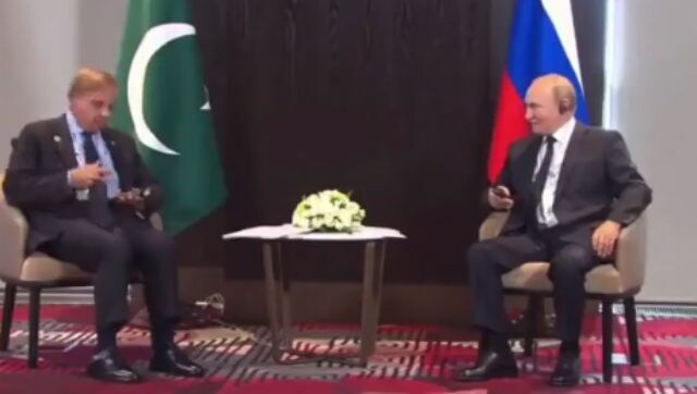 Watch: Pakistan's Shehbaz Sharif fumbles with earphones, triggers inevitable laugh from Putin