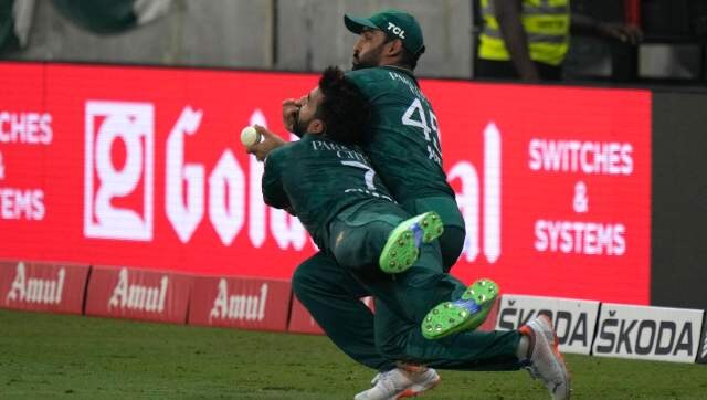'Ae Bhai, Zara Dekh Ke Chalo': Delhi Police uses Pakistan's missed catch to address road safety