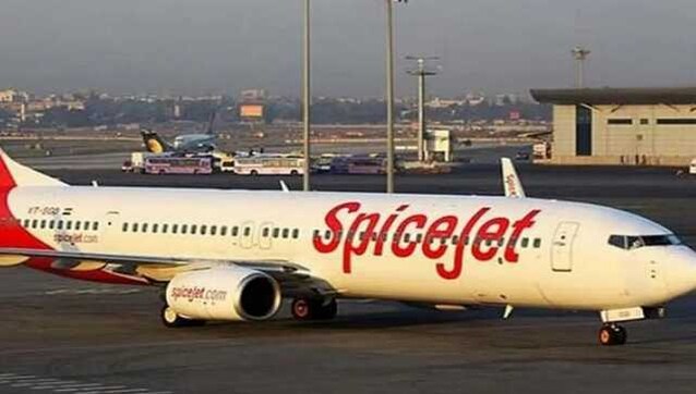WATCH: Passenger deboarded from Delhi-Hyderabad SpiceJet flight for 'misbehaving' with cabin crew WATCH: Passenger deboarded from Delhi-Hyderabad SpiceJet flight for 'misbehaving' with cabin crew