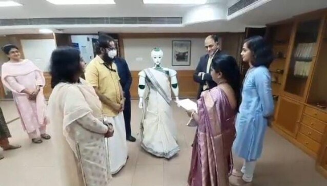 Watch: Robot dressed in saree accepts loan document from bank branch Watch: Robot dressed in saree accepts loan document from bank branch