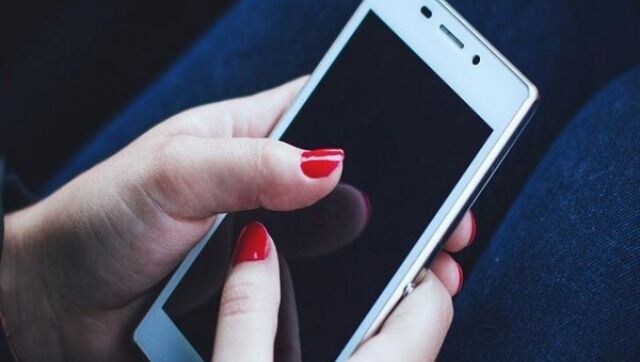Andhra Pradesh: Power staff barred from using mobile phones
