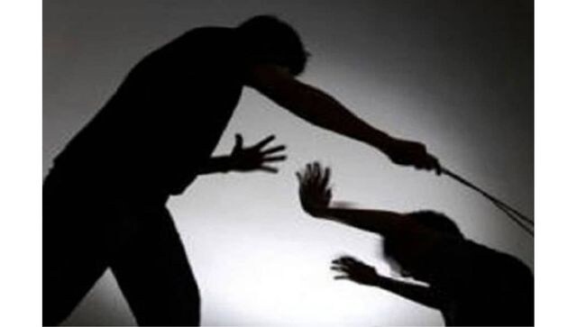 Madhya Pradesh: A man with his sons beats up a priest