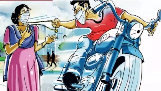 Delhi: Woman attacked brutally by a gold chain snatcher