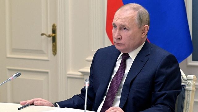 Ukrainian regions suffer loss; Putin signs annexation