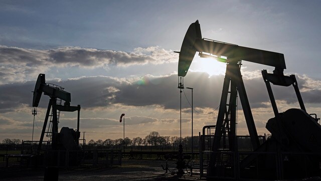 US oil giants ExxonMobil, Chevron report huge profits in tight energy market US oil giants ExxonMobil, Chevron report huge profits in tight energy market