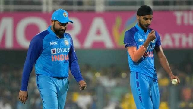 IND vs BAN T20 World Cup: Rohit Sharma reveals why he picked Arshdeep Singh over Shami to bowl last over IND vs BAN T20 World Cup: Rohit Sharma reveals why he picked Arshdeep Singh over Shami to bowl last over