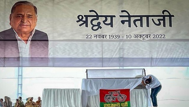The mortal remains of the Samajwadi Party founder Mulayam Singh Yadav arrived for cremation in his native village of Saifai on 11 October. The veteran socialist leader died at the age of 82 at Gurgaon’s Medanta Hospital on Monday. PTI The mortal remains of the Samajwadi Party founder Mulayam Singh Yadav arrived for cremation in his native village of Saifai on 11 October. The veteran socialist leader died at the age of 82 at Gurgaon’s Medanta Hospital on Monday. PTI