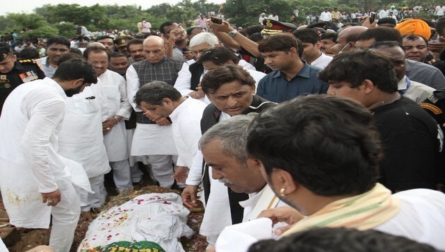Defence Minister Rajnath Singh attended Mulayam Singh Yadav’s funeral on Tuesday. Samajwadi Party MP Jaya Bacchan and her son Abhishek Bacchan also attended the funeral to pay their respects to the late Samajwadi patriarch. Image courtesy: @rajnathsingh/Twitter Defence Minister Rajnath Singh attended Mulayam Singh Yadav’s funeral on Tuesday. Samajwadi Party MP Jaya Bacchan and her son Abhishek Bacchan also attended the funeral to pay their respects to the late Samajwadi patriarch. Image courtesy: @rajnathsingh/Twitter