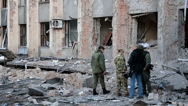 Ukraine: Rockets strike mayor's office in separatist Donetsk
