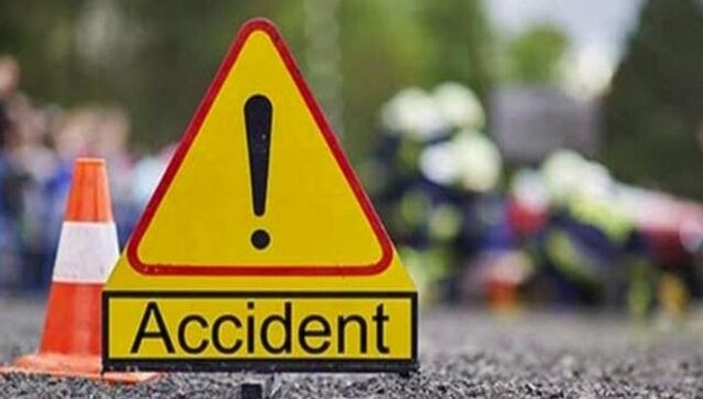 UP: Two dead, 18 injured as tractor-trolley overturns in Chitrakoot UP: Two dead, 18 injured as tractor-trolley overturns in Chitrakoot