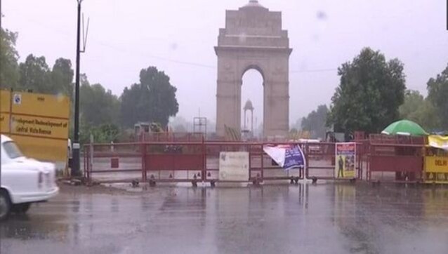 IMD predicts light showers in Delhi today; Karnataka, Tamil Nadu to witness heavy spells IMD predicts light showers in Delhi today; Karnataka, Tamil Nadu to witness heavy spells