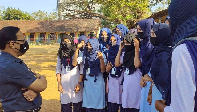 Karnataka hijab ban Understanding what the split Supreme Court verdict means