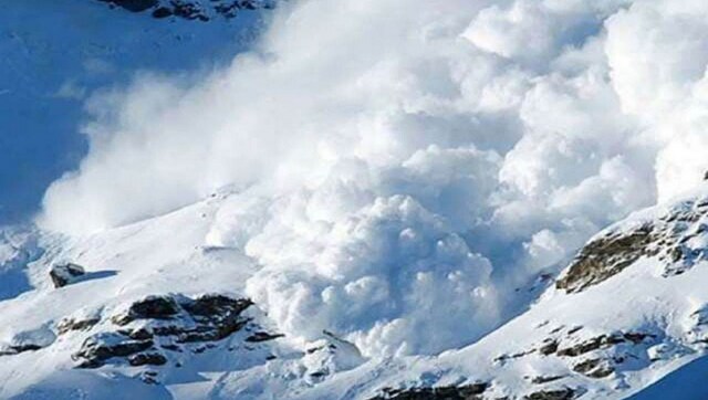 Massive avalanche engulfs large area at Utah mountain, skiers record video Massive avalanche engulfs large area at Utah mountain, skiers record video