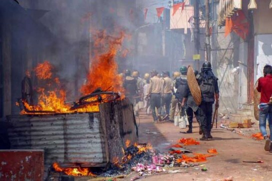 West Bengal: Communal violence erupts in Kolkata, BJP slams Mamata Banerjee West Bengal: Communal violence erupts in Kolkata, BJP slams Mamata Banerjee