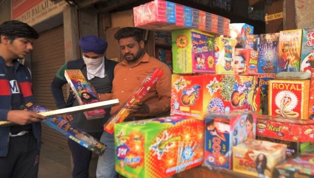 New Year 2023: From creating memory wall to bursting green crackers, best ways to celebrate beginnings