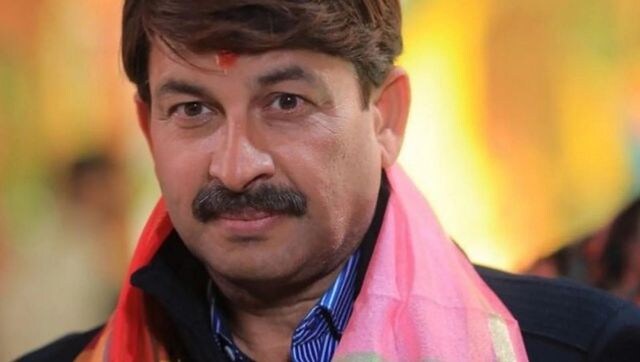 Delhi: Kejriwal govt spraying poisonous chemical in Yamuna to remove froth ahead of Chhath Puja, says Manoj Tiwari 新德里:Manoj Tiwari说,凯杰里瓦尔政府在亚穆纳喷洒有毒化学物质,以清除chha Puja之前的泡沫