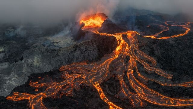 Life in Panorama! Erupting volcanoes, fogged-filled mornings and underwater caves Life in Panorama! Erupting volcanoes, fogged-filled mornings and underwater caves