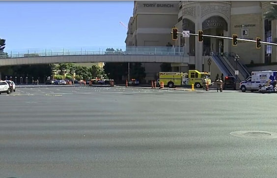 US: 2 dead, 6 injured in stabbings along Las Vegas Strip US: 2 dead, 6 injured in stabbings along Las Vegas Strip