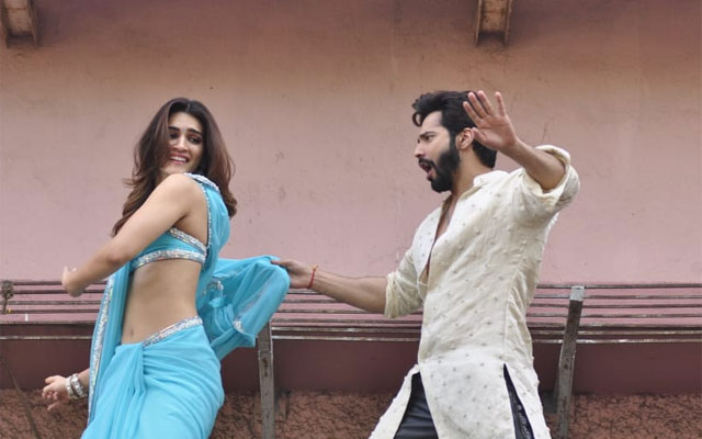 ‘Thumkeshwari’ is a funky dance number that sees Varun Dhawan and Kriti Sanon flaunt some masala moves as they sway to Ganesh Acharya’s killer choreography. ‘Thumkeshwari’ is a funky dance number that sees Varun Dhawan and Kriti Sanon flaunt some masala moves as they sway to Ganesh Acharya’s killer choreography.