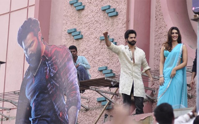 Varun Dhawan was in a casual avatar and his Bhediya beard whereas Kriti Sanon was looking ravishing as ever in a blue saree. The duo danced and how and entertained the crowd that went berserk. Varun Dhawan was in a casual avatar and his Bhediya beard whereas Kriti Sanon was looking ravishing as ever in a blue saree. The duo danced and how and entertained the crowd that went berserk.