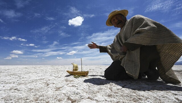 Bolivia: Lake Poopo's 'water people' left high and dry