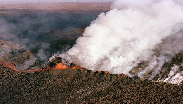 Hawaii's Mauna Loa rumbles: What you need to know about world's largest active volcano Hawaii's Mauna Loa rumbles: What you need to know about world's largest active volcano