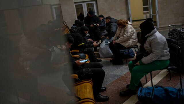 Ukrainians flee Kherson as Russia ups shelling on recently recaptured town