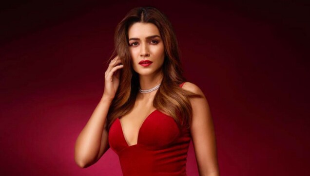Kriti Sanon gives savage response to reporter asking about her partner - watch viral video Kriti Sanon gives savage response to reporter asking about her partner - watch viral video