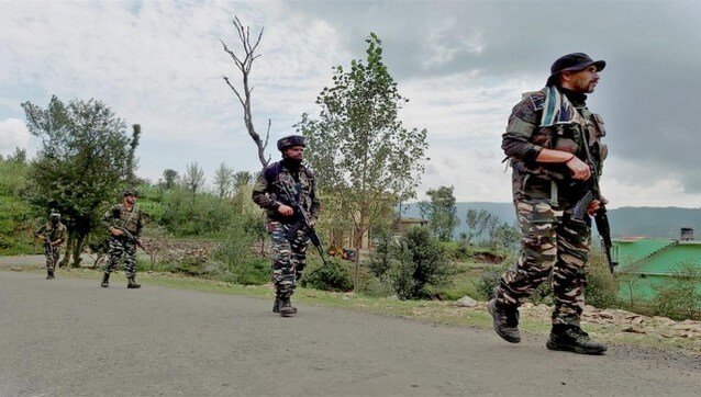 J&K: Pakistani intruder killed along LoC in Rajouri J&K: Pakistani intruder killed along LoC in Rajouri