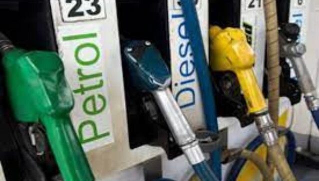 Massive rush at Meghalaya petrol pumps after Assam transporters stop fuel supply Massive rush at Meghalaya petrol pumps after Assam transporters stop fuel supply