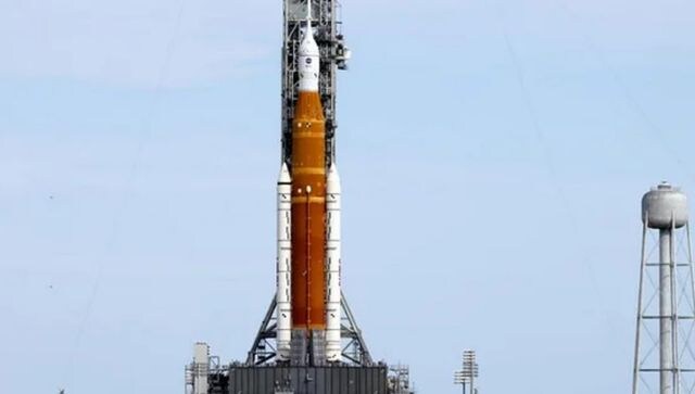 NASA fixes new leak, resumes fueling moon rocket for launch