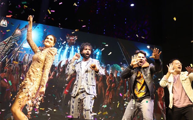 He added, “Proper crowd management facilities were arranged so that the event takes place in a smooth manner, and we are happy we could engage such a wide audience on a single day. Vegas Mall has emerged as the finest entertainment spot as many cinema stars and pop-culture icons are coming to the mall to promote their films and offerings.” He added, “Proper crowd management facilities were arranged so that the event takes place in a smooth manner, and we are happy we could engage such a wide audience on a single day. Vegas Mall has emerged as the finest entertainment spot as many cinema stars and pop-culture icons are coming to the mall to promote their films and offerings.”