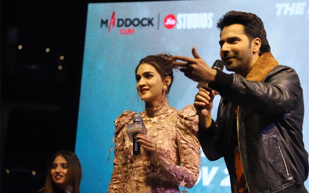 The infectious energy they brought on infused the crowd with enthusiasm and liveliness. The crackling presence of the stars and their witty stage humour were enough to leave the audience in stitches and enjoy guffaws to the show’s end. Varun Dhawan and Kriti Sanon also shared a few spooky incidents which happened during the film’s shooting which were equally humorous and bewildering. The event started in the late evening and continued till night. The infectious energy they brought on infused the crowd with enthusiasm and liveliness. The crackling presence of the stars and their witty stage humour were enough to leave the audience in stitches and enjoy guffaws to the show’s end. Varun Dhawan and Kriti Sanon also shared a few spooky incidents which happened during the film’s shooting which were equally humorous and bewildering. The event started in the late evening and continued till night.