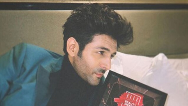 Kartik Aaryan wins the 'Superstar Of The Year' award at a recent event, thanks fans for the love Kartik Aaryan wins the 'Superstar Of The Year' award at a recent event, thanks fans for the love