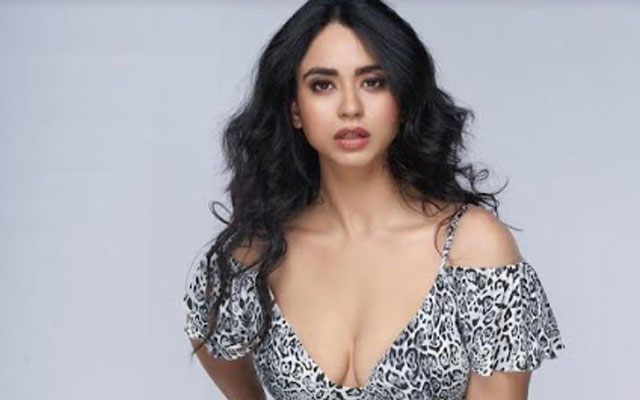 Soundarya made her OTT debut with the Raktanchal web series. She was seen as the lead actress in this series. (Photo Credit: @soundaryasharma Koo App) Soundarya made her OTT debut with the Raktanchal web series. She was seen as the lead actress in this series. (Photo Credit: @soundaryasharma Koo App)