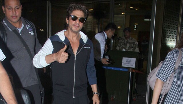 Picture of Shah Rukh Khan celebrating New Year in Alibaug with family goes viral Picture of Shah Rukh Khan celebrating New Year in Alibaug with family goes viral
