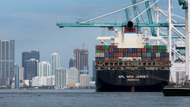 November imports and exports in China plunge below 2020 levels due to strict Covid rules