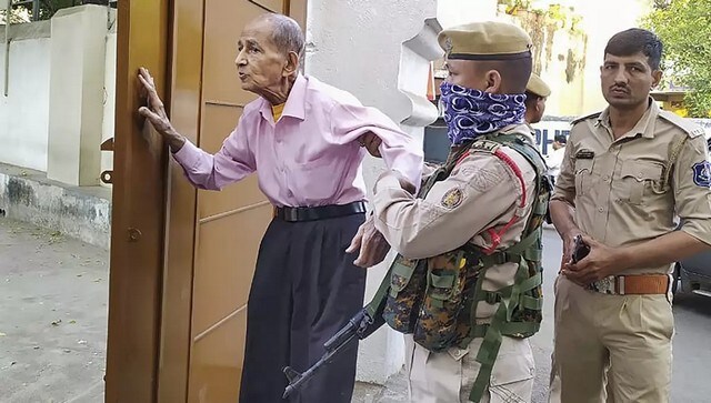 A policeman assists an elderly man to enter a polling booth in Gujarat’s Rajkot. Some of the prominent candidates to look out for are Aam Aadmi Party’s chief ministerial candidate Isuden Gadhvi, AAP state unit president Gopal Italia, BJP’s Rivaba Jadeja and BJP MLAs Harsh Sanghavi and Purnesh Modi. PTI A policeman assists an elderly man to enter a polling booth in Gujarat’s Rajkot. Some of the prominent candidates to look out for are Aam Aadmi Party’s chief ministerial candidate Isuden Gadhvi, AAP state unit president Gopal Italia, BJP’s Rivaba Jadeja and BJP MLAs Harsh Sanghavi and Purnesh Modi. PTI