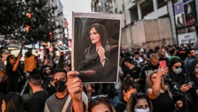 Iran frees some well-known prisoners to appease protest movement