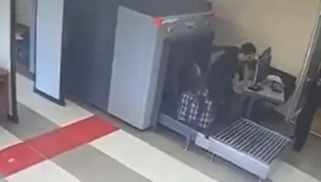 Viral: Confused man goes through baggage scanner at airport, watch what happened next