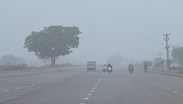 Fog Chal Raha Hai: Cold wave leaves North India shivering Fog Chal Raha Hai: Cold wave leaves North India shivering