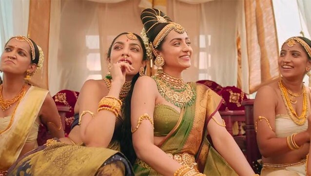 Sobhita Dhulipala looks aesthetically pleasing to the eyes in the music video of 'Sol' from PS-1 Sobhita Dhulipala looks aesthetically pleasing to the eyes in the music video of 'Sol' from PS-1