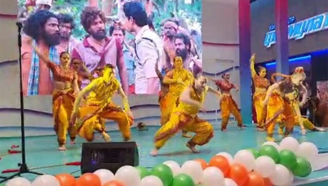 The craze of Allu Arjun's Pushpa: The Rise took over Russia: Watch the Russian group dancing on the songs of the film The craze of Allu Arjun's Pushpa: The Rise took over Russia: Watch the Russian group dancing on the songs of the film